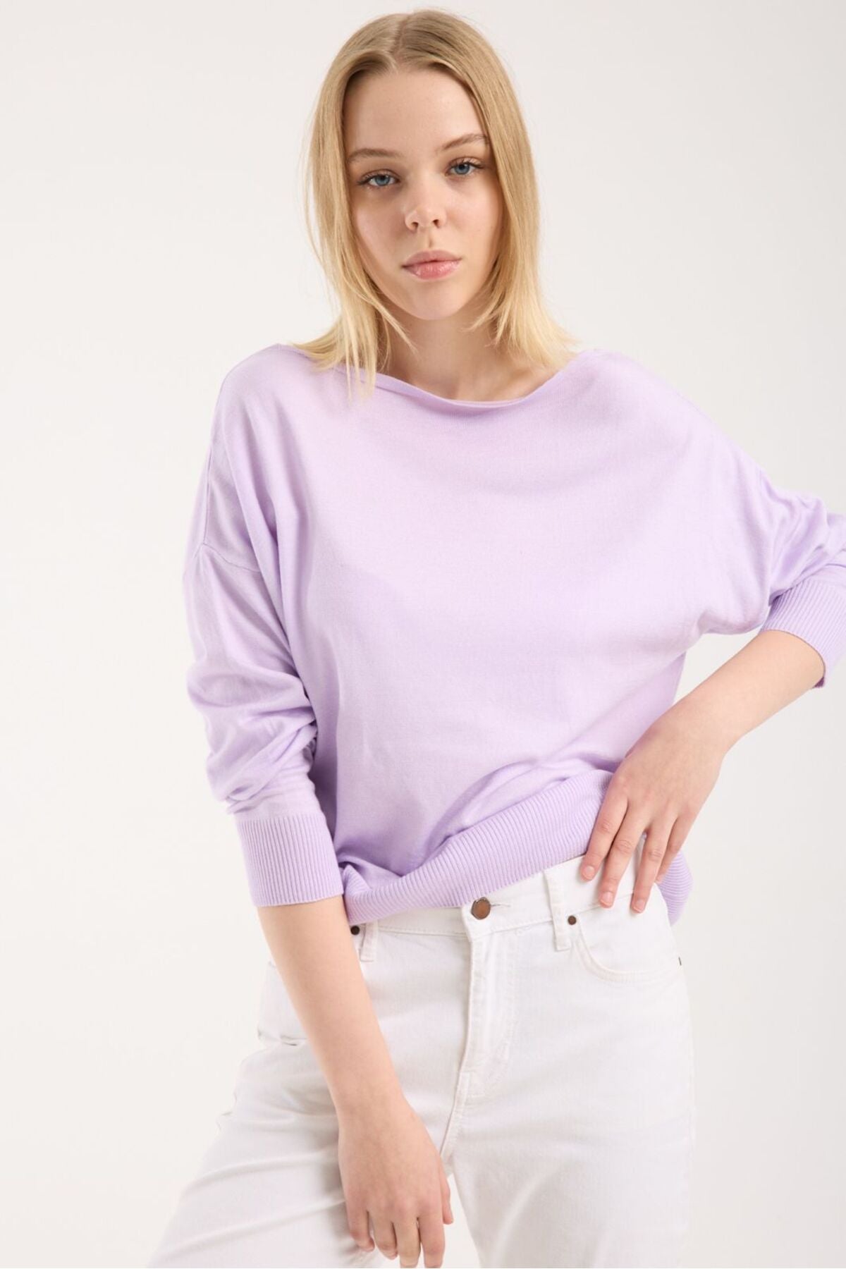 Kadın triko kazak yumuşak doku kayık yaka sırt dekolteli basic 3550