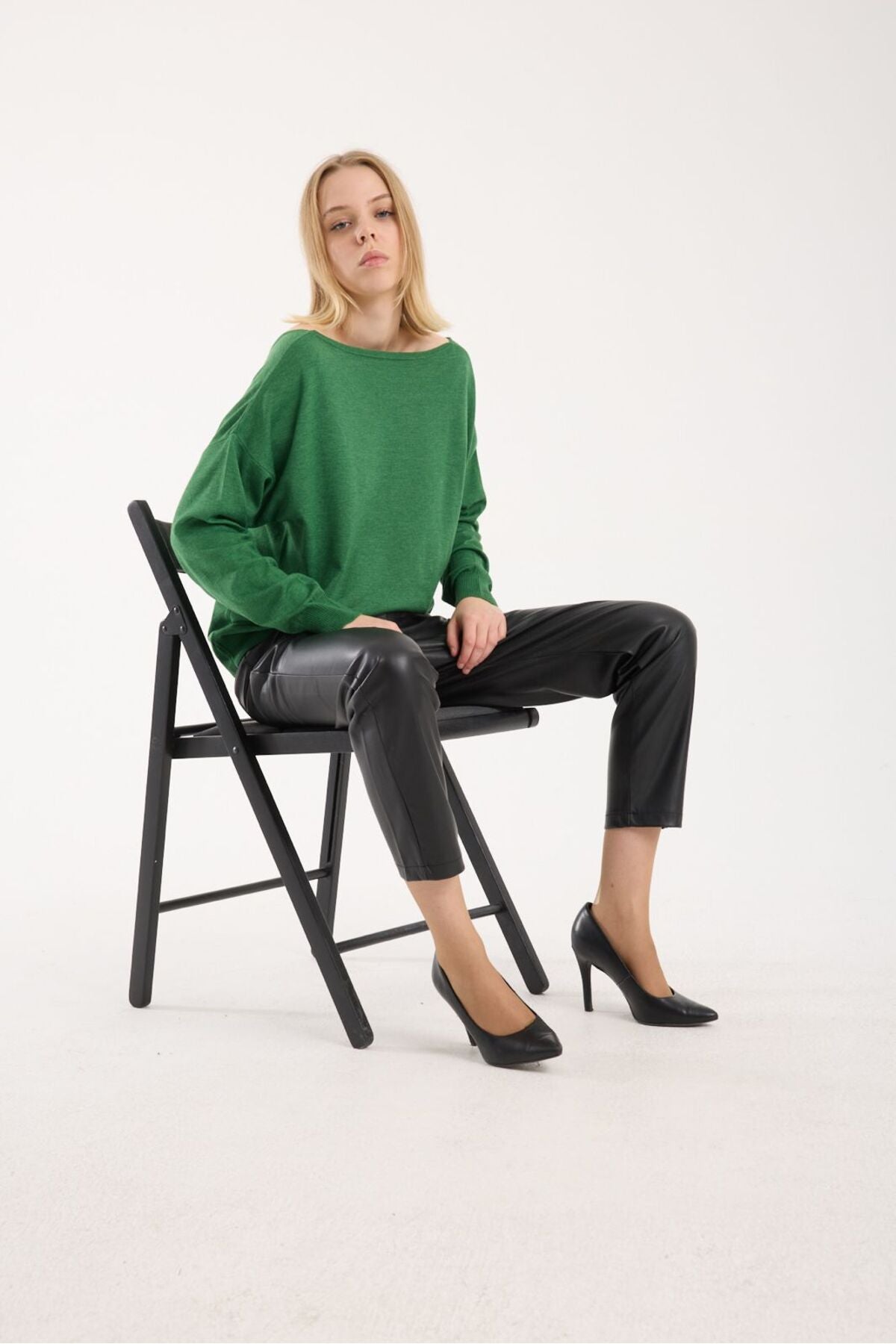 Kadın triko kazak yumuşak doku kayık yaka sırt dekolteli basic 3550