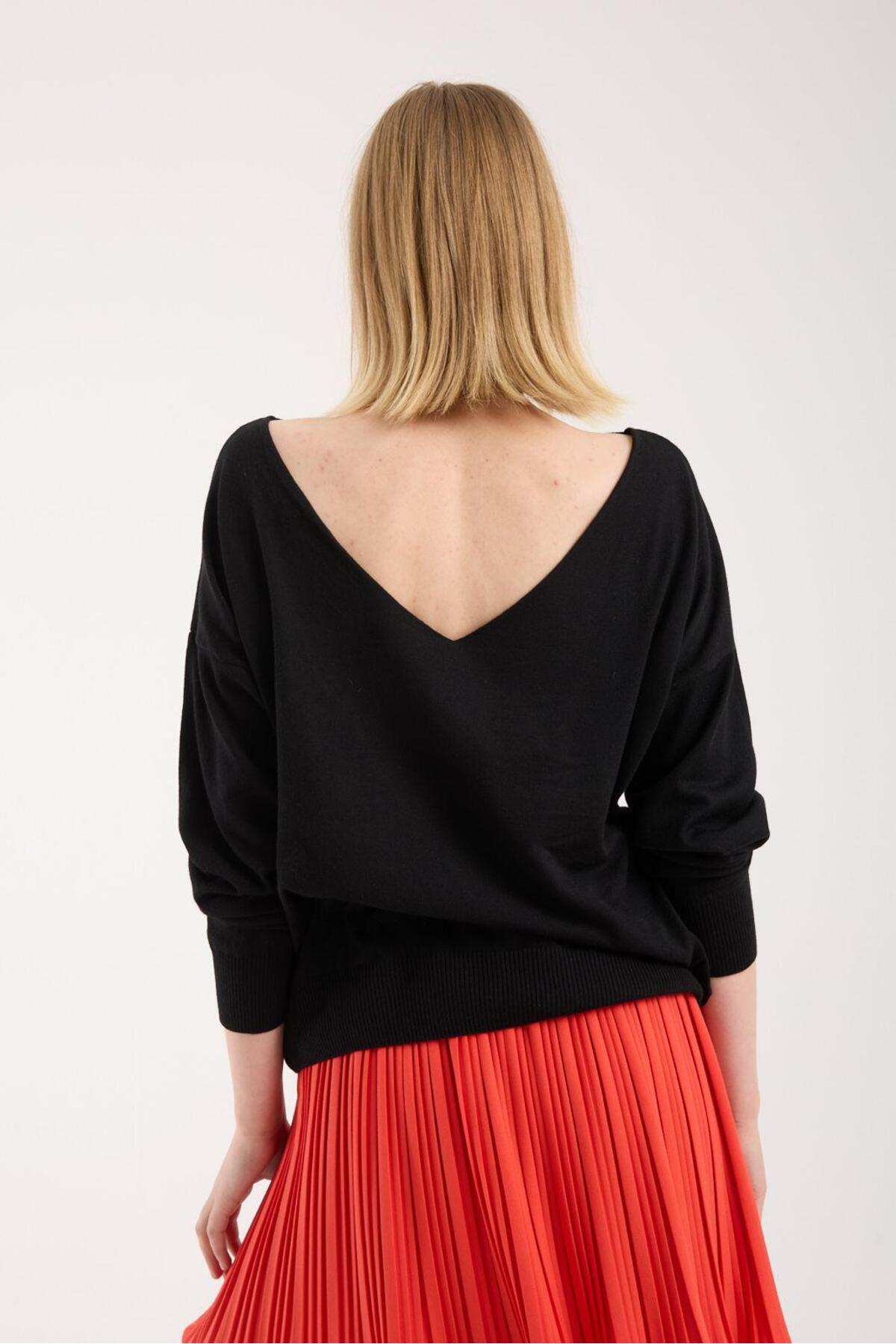 Kadın triko kazak yumuşak doku kayık yaka sırt dekolteli basic 3550