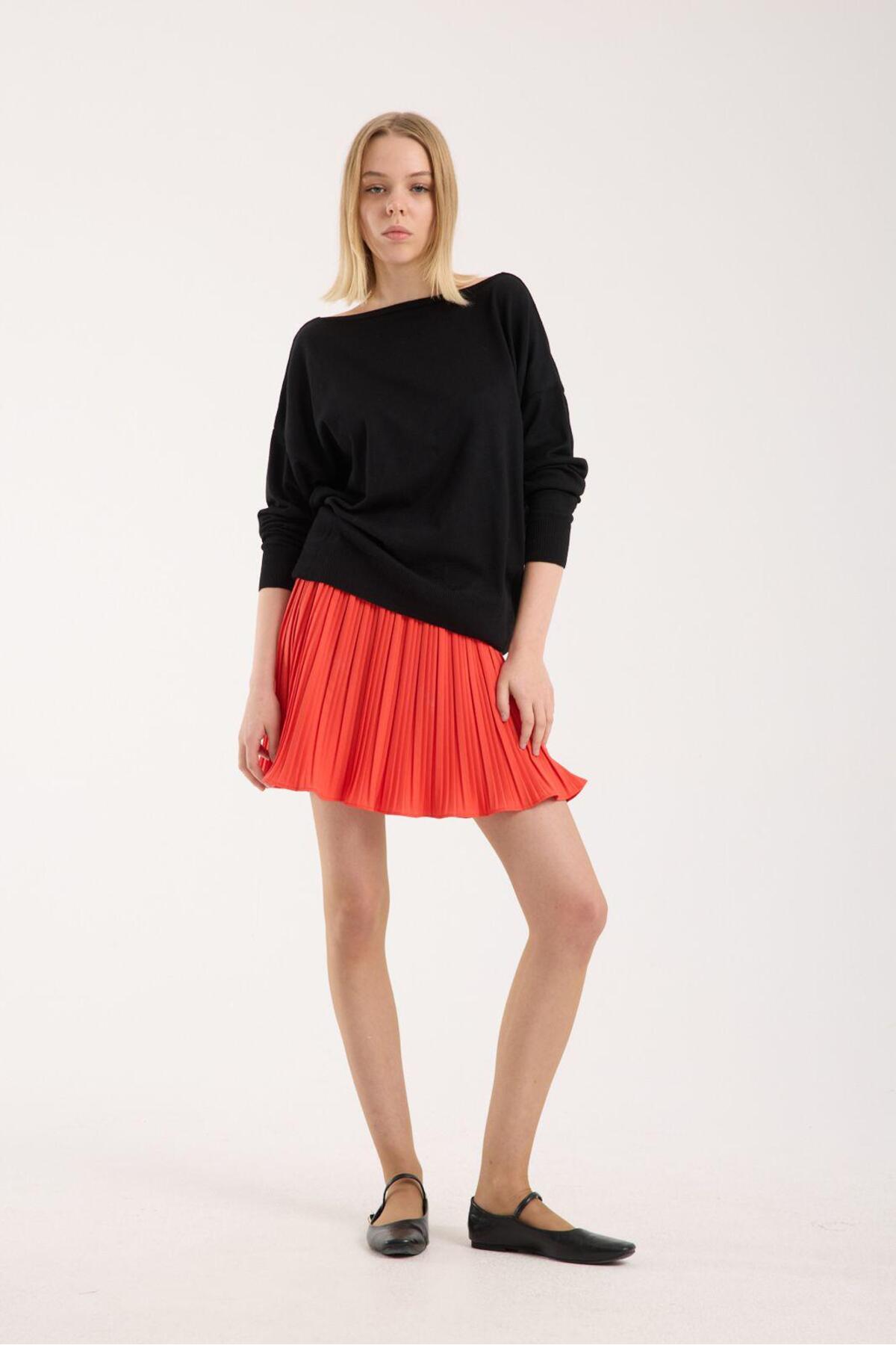 Kadın triko kazak yumuşak doku kayık yaka sırt dekolteli basic 3550