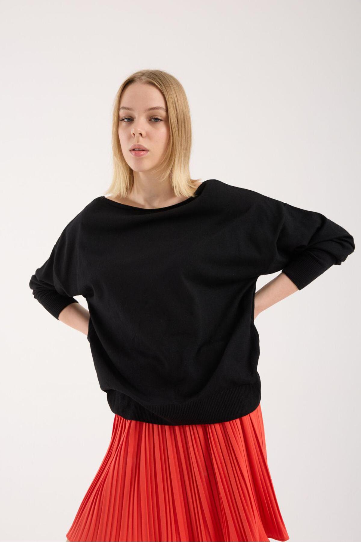 Kadın triko kazak yumuşak doku kayık yaka sırt dekolteli basic 3550